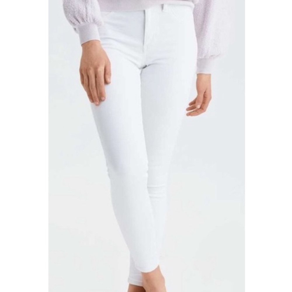 American Eagle Super Stretch White Skinny Jeans